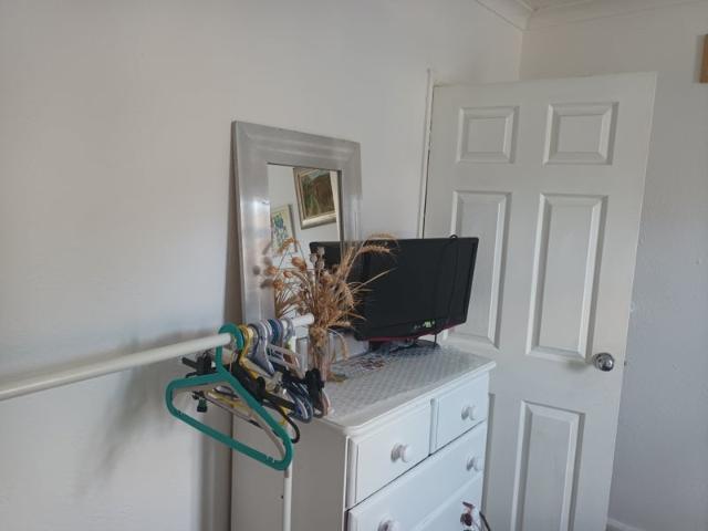 Room for rent in Carr Manor, Leeds