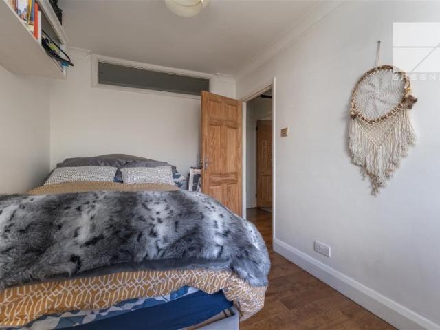 Room for rent in Highams Park, Greater London