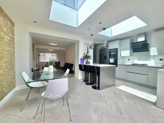 Room for rent in London Borough of Merton, Greater London