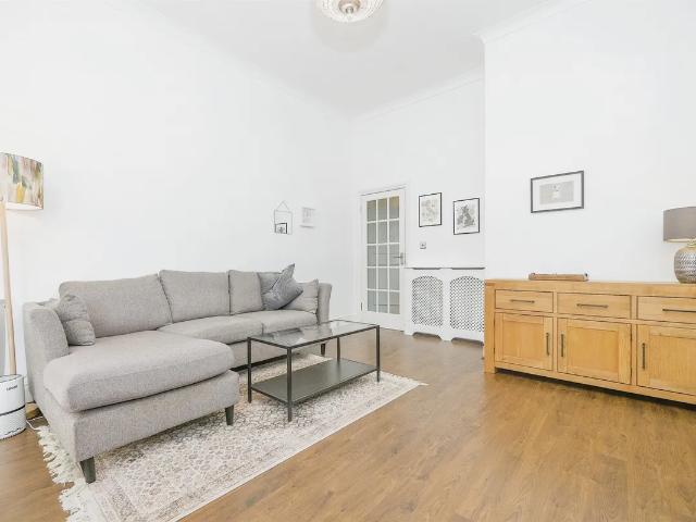 Room for rent in Falcon Lodge, Wales