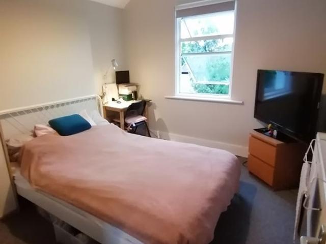 Room for rent in London Borough of Merton, Collier's Wood