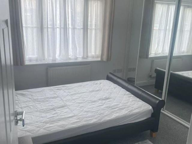 Room for rent in London Borough of Ealing, Perivale