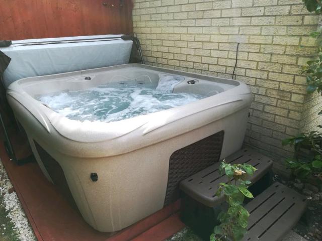 Room for rent in Manning's Heath, Poole