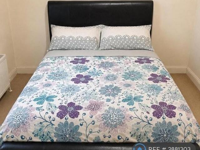 Room for rent in Little Stanmore, Greater London