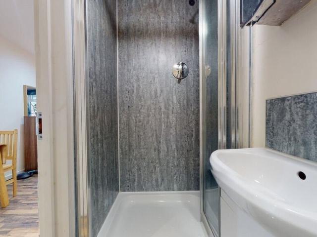 Flat for rent in London Borough of Brent, Greater London