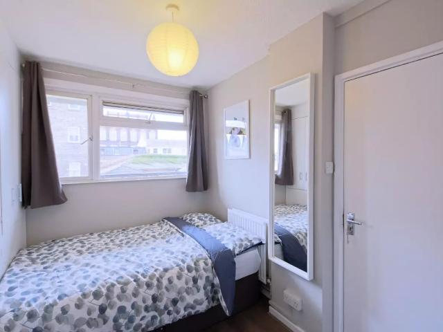 Flat for rent in London Borough of Tower Hamlets, Greater London