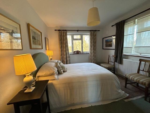Room for rent in London Borough of Merton, Raynes Park