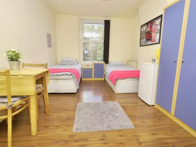 Room for rent in Cricklewood, Greater London