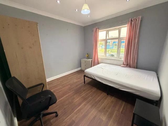 Room for rent in Woodford, Greater London