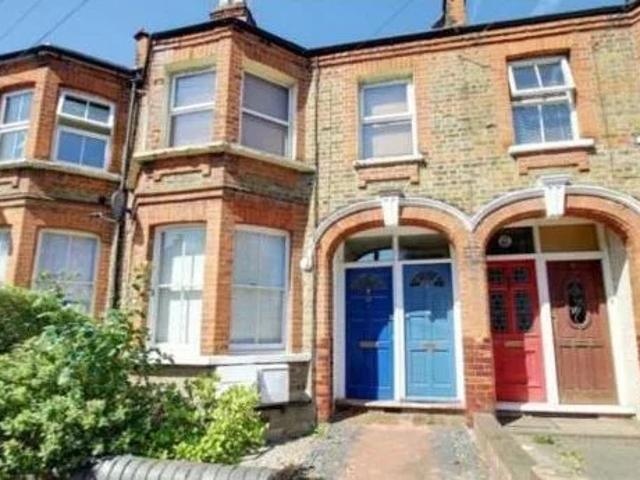 Room for rent in Hale End, Greater London