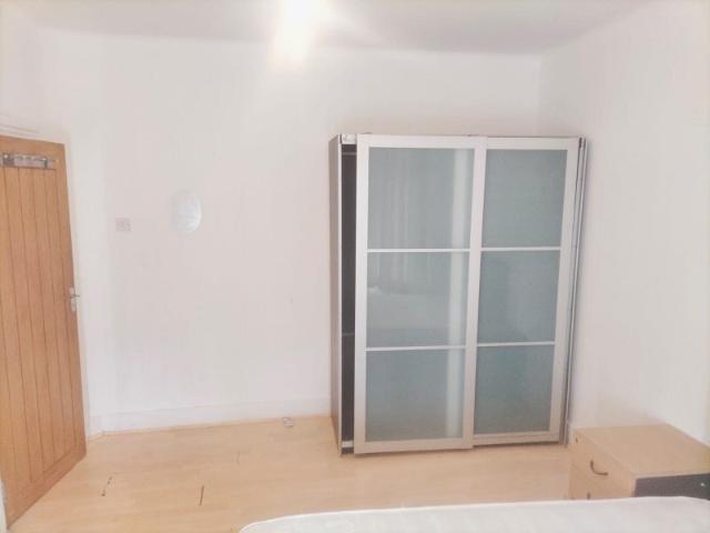Room for rent in Chapel End, Highams Park