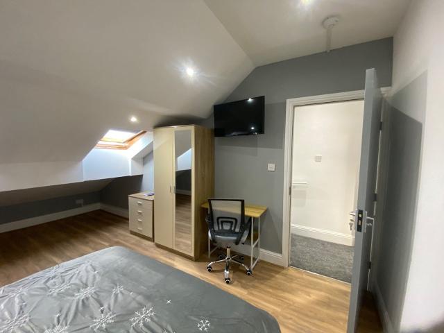 Room for rent in Lee Bank, Greater Manchester