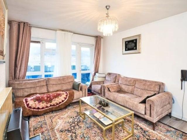 Room for rent in Chingford Mount, Highams Park