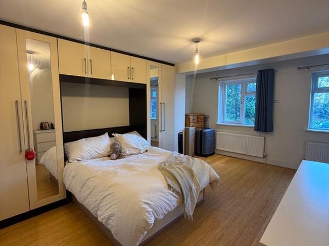 Room for rent in London Borough of Hounslow, Strand