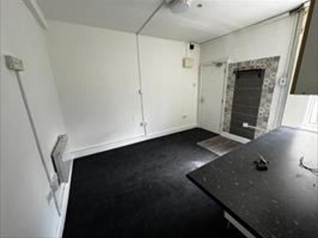 Room for rent in Dixons Green, West Midlands