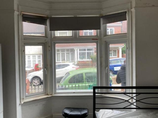 Room for rent in Dixons Green, West Midlands