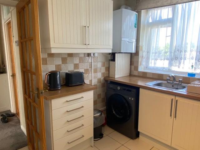 Room for rent in Clayhall, Greater London