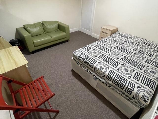 Room for rent in Hale End, Greater London