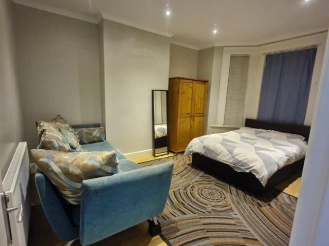 Room for rent in West Ealing, Greater London
