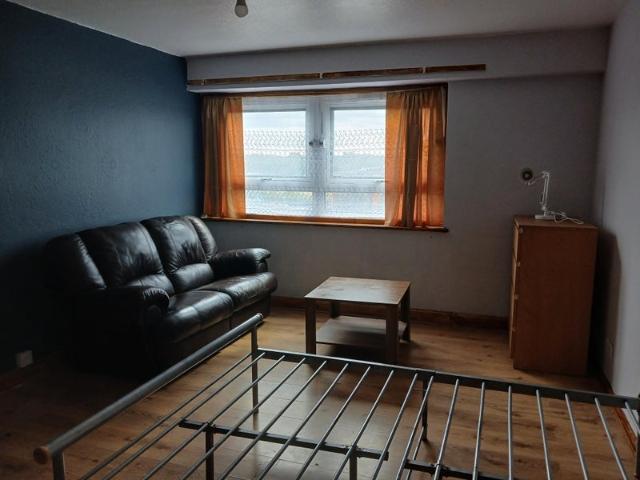 Room for rent in Spotland Bridge, Burnedge