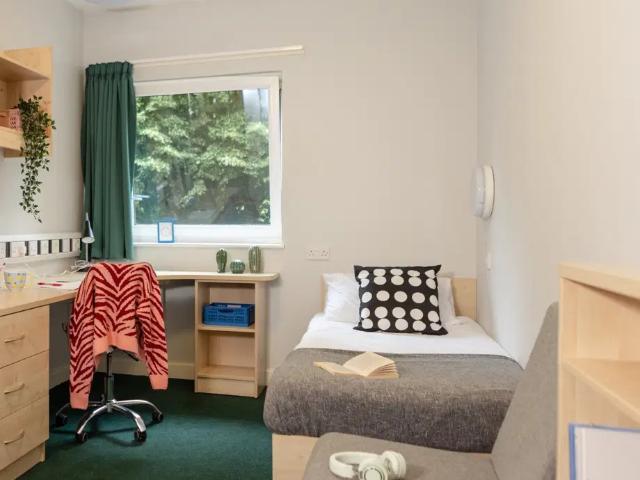 Room for rent in Barton In Fabis, East Midlands