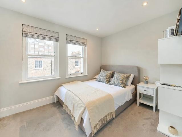 Room for rent in West Kensington, Greater London
