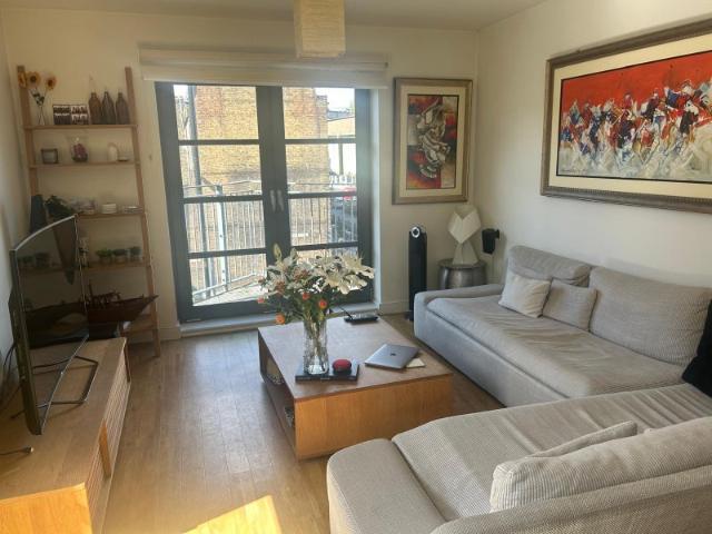 Room for rent in Ratcliffe, Greater London
