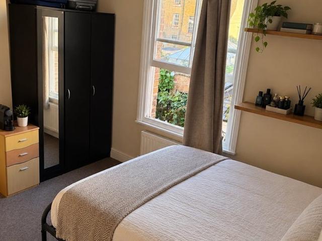 Room for rent in Ratcliffe, Greater London