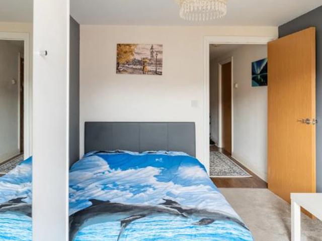 Room for rent in Three Bridges, Glynde