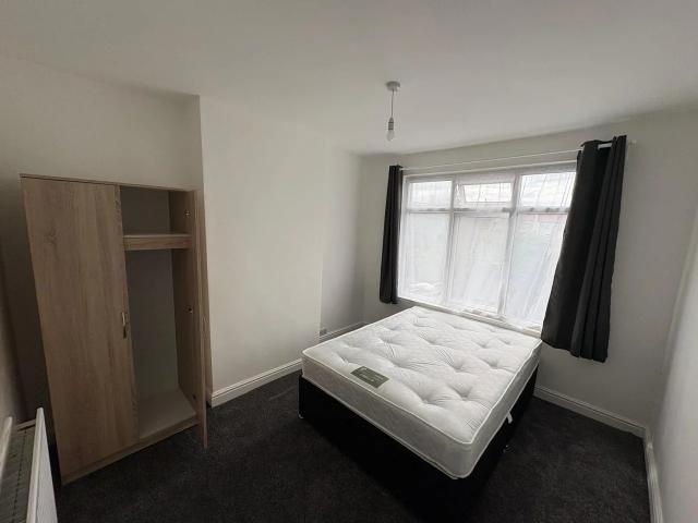 Room for rent in Highams Park, Greater London
