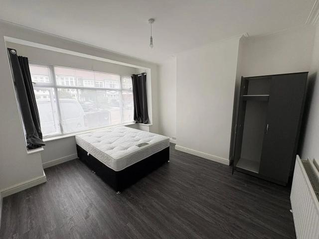 Room for rent in Highams Park, Greater London