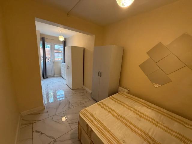 Room for rent in Harlesden, Greater London