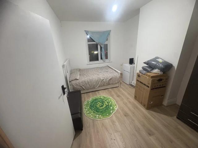 Room for rent in Upminster, Greater London