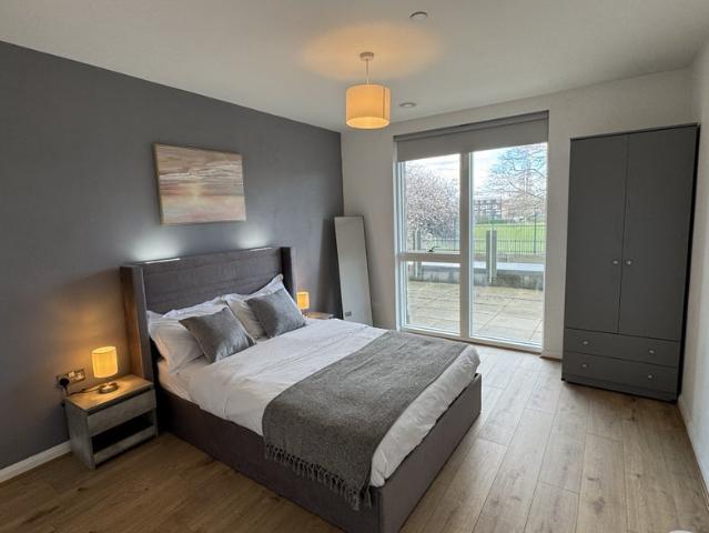 Room for rent in Poplar Grove, Greater London