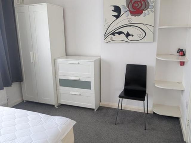 Room for rent in Colnbrook with Poyle, Slough