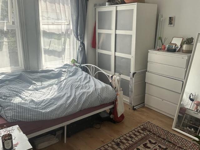 Room for rent in Summerstown, Greater London