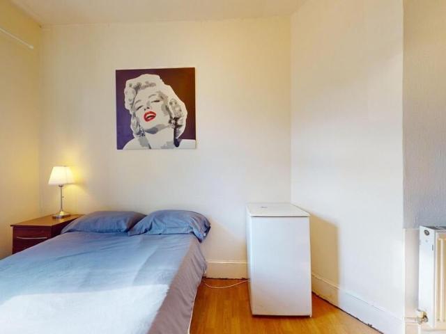 Room for rent in Dollis Hill, Greater London