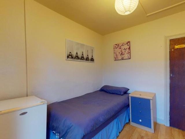 Room for rent in Dollis Hill, Greater London