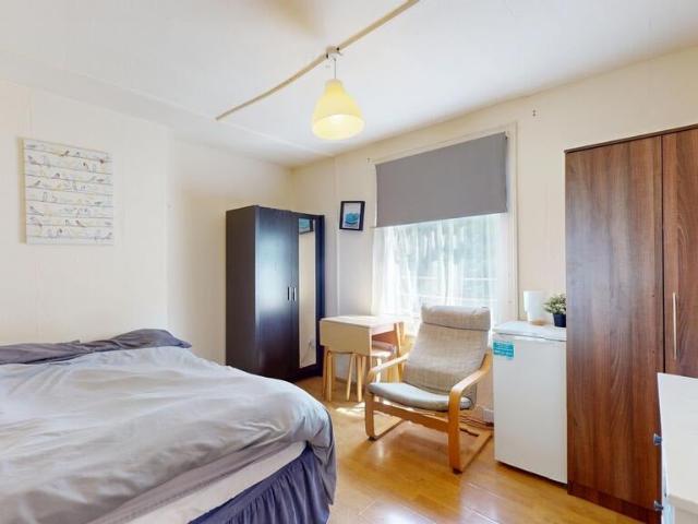 Room for rent in Cricklewood, Brent