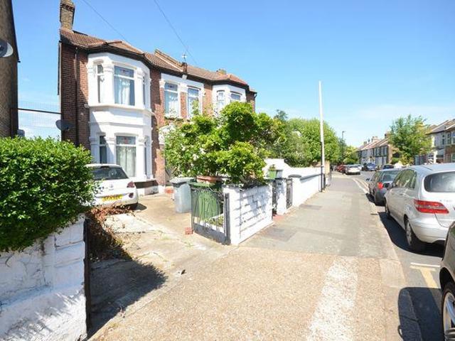 Room for rent in Upton, Greater London