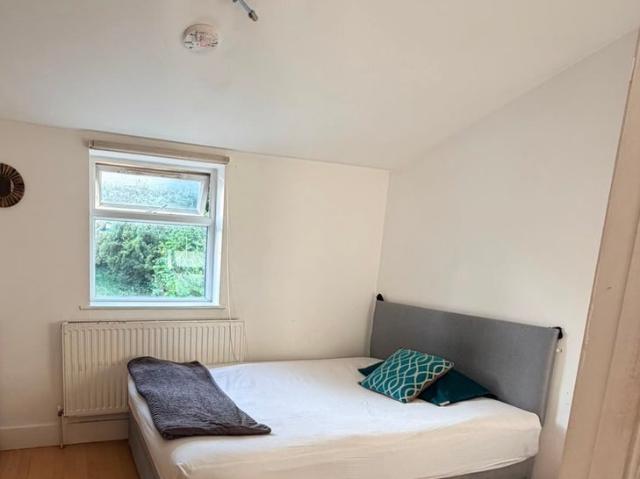 Room for rent in South Woodford, Greater London
