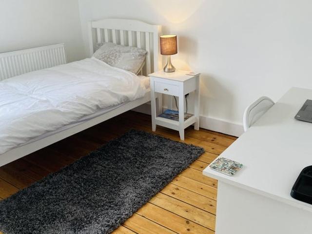 Room for rent in Earlsfield, Greater London