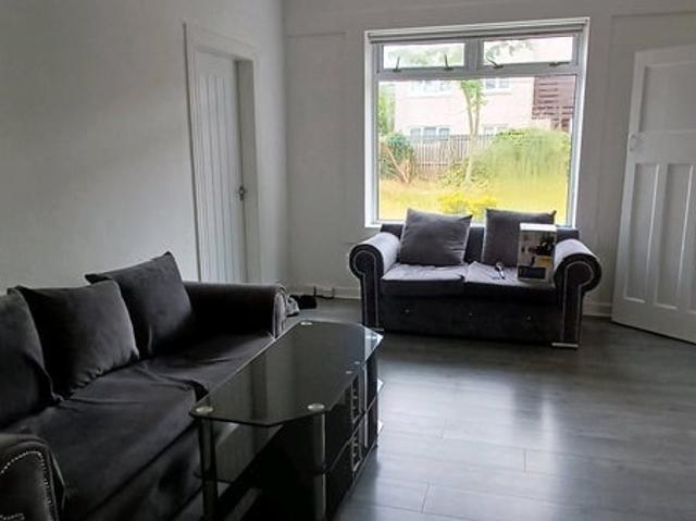 Room for rent in Croftfoot, Scotland