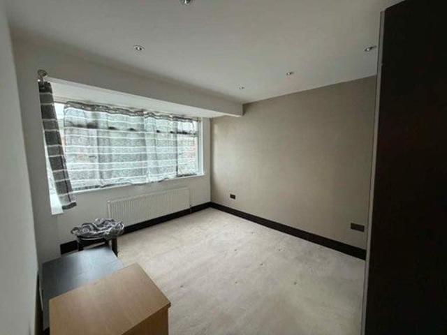 Room for rent in Rush Green, Greater London