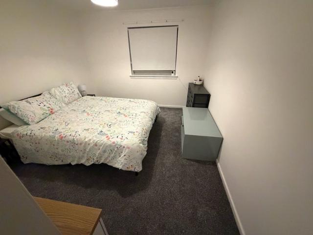 Room for rent in Thornwood, Glasgow