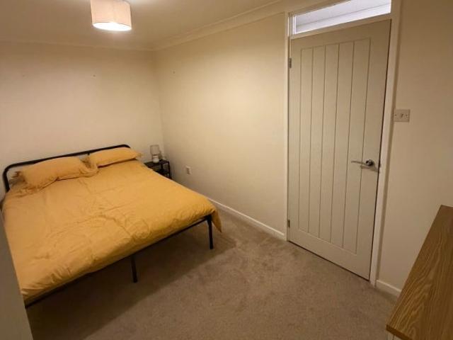 Room for rent in Thornwood, Glasgow