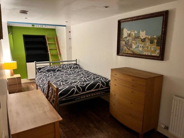 Room for rent in Ardmillan, City of Edinburgh