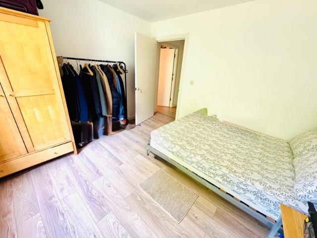 Room for rent in Deals Gateway, Greater London