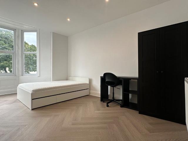 Room for rent in Elm Park, Calderstones