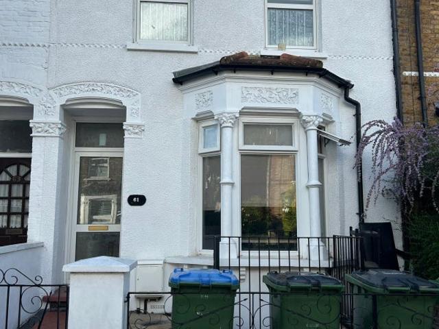 Room for rent in Charlton, Greater London